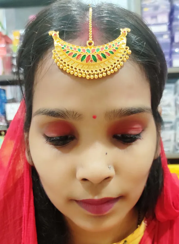 Assamese_Traditional_Copper_Gold_Plated_Red_Green_Colour_Maang_Tikka_For_Women